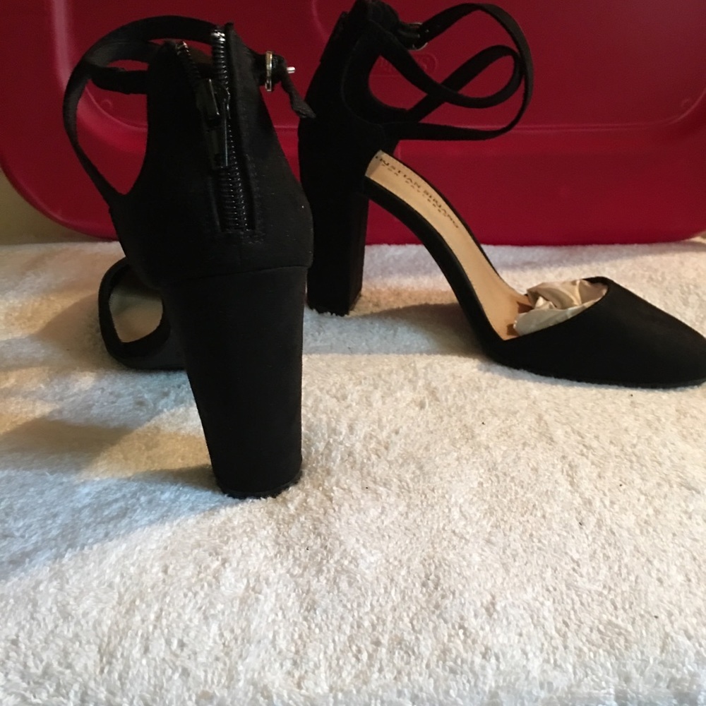 🌹🌹super cute NWT Black beauty zipper in back - Picture 4 of 6